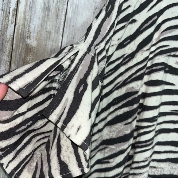 Entro Zandy Zebra Button Up - Picture 5 of 8